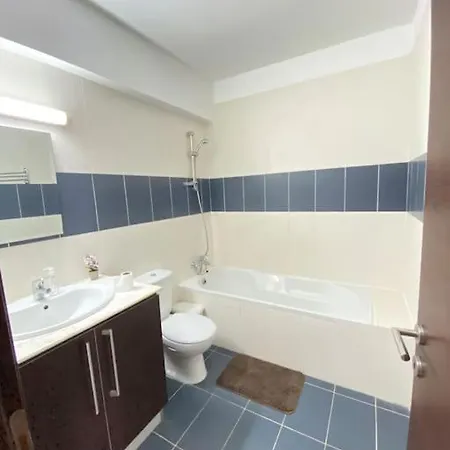 Spacious With Pool * 拉纳卡