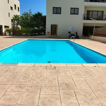 Spacious With Pool * Larnaca