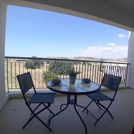 Spacious With Pool Larnaca